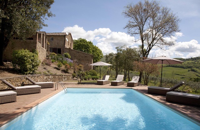 Una delicia 5 Dormitorio Toscana casa con piscina, instalaciones modernas y unas vistas impresionantes