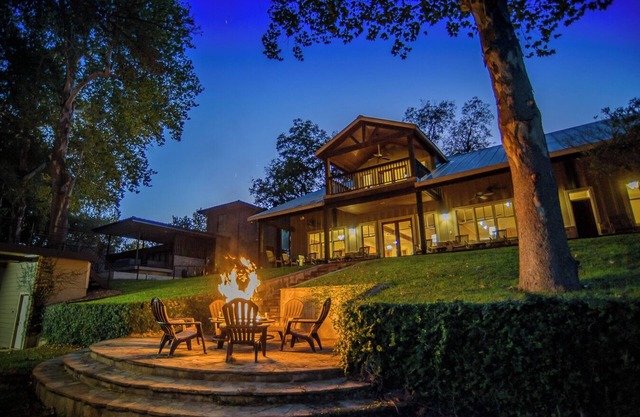 Charming Farmhouse-Pool Table-Ping Pong-River Views
