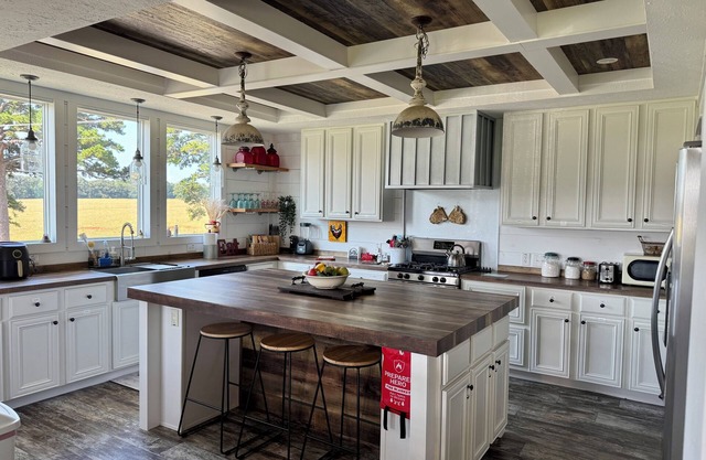 Charming farmhouse stay at Hay Meadow Acres in Diana, TX — enjoy country living.