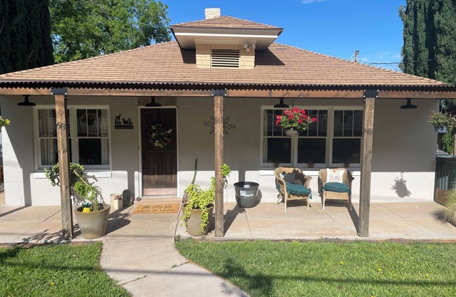 Charming farmhouse with WiFi and AC in enchanting Toquerville
