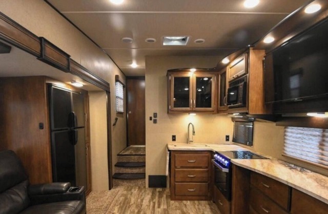 Charming Fifth Wheel Getaway in Tahlequah