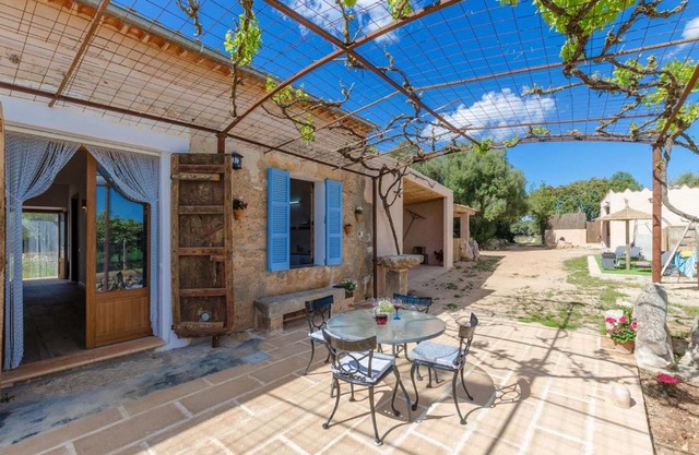 Charming finca Son Julia with pool near Porreres