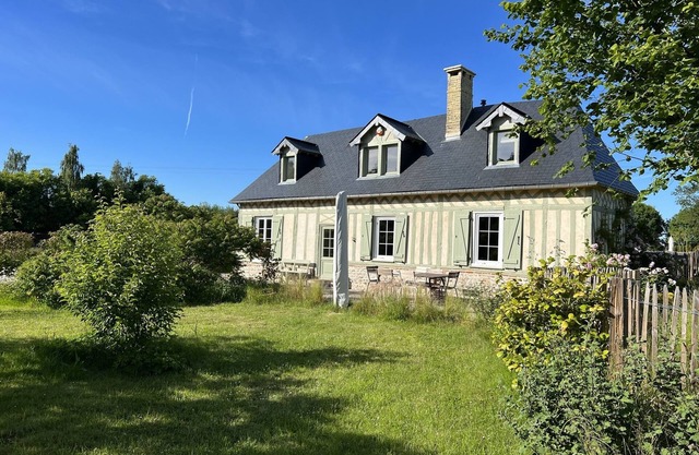 Charming restored Normandy farmhouse in a quiet location with swimming pool