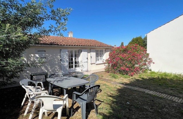 Casa encantadora con jardín, a 10 minutos de la playa, ideal para parejas o familias pequeñas