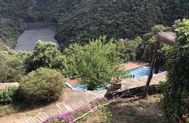 Charming MAS CEVENOL above the river with large swimming pool and Jacuzzi