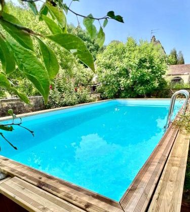 Charming house for 14 pool and indoor hottub
