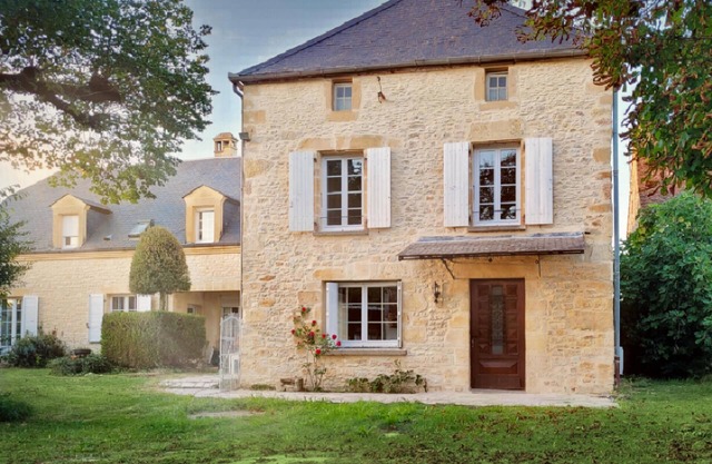 Charming Guesthouse with Pool & AC in the Heart of the Village near the River