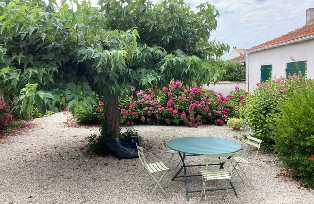 Charming old renovated house, 500 m from the sea, in a typical village