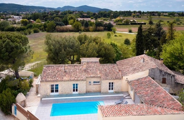 Charming luxury villa nestled on the Vaucluse-Drome border