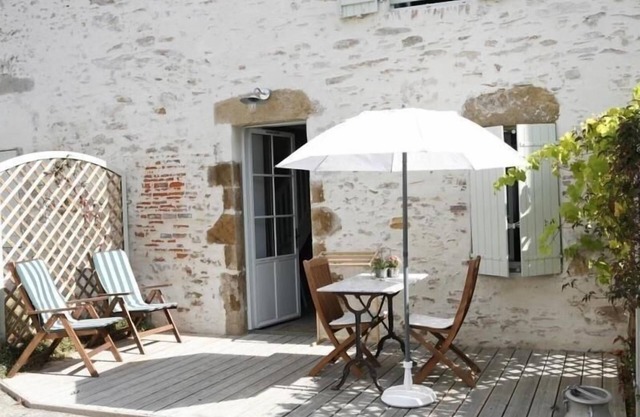 Gîte charmant avec terrasse et cour commune, près de plages et thalasso, Talmont-Saint-Hilaire