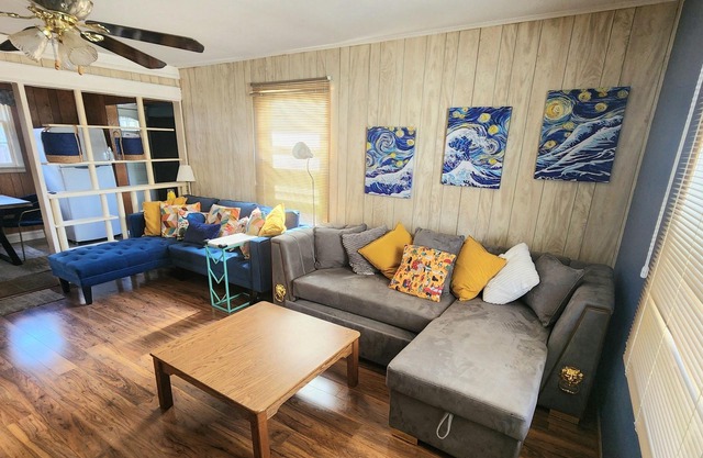 Charming fully-furnished house in a serene neighbourhood w/ greenery and lakes.