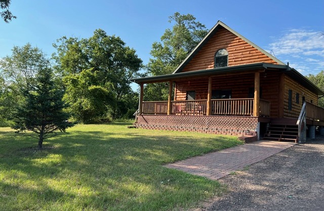 Charming Getaway Nestled in the Heart of the North Woods!
