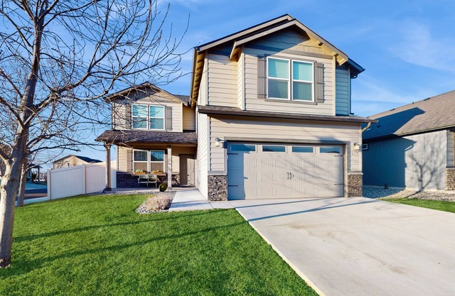 Charming Getaway Retreat Near College Place with gas fireplace