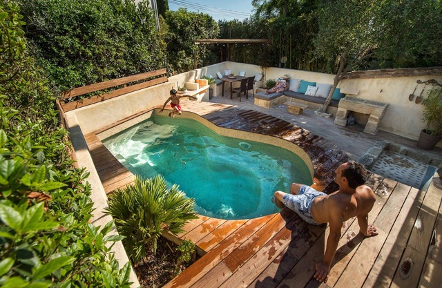 casa de campo en la piscina jacuzzi privado Camarga