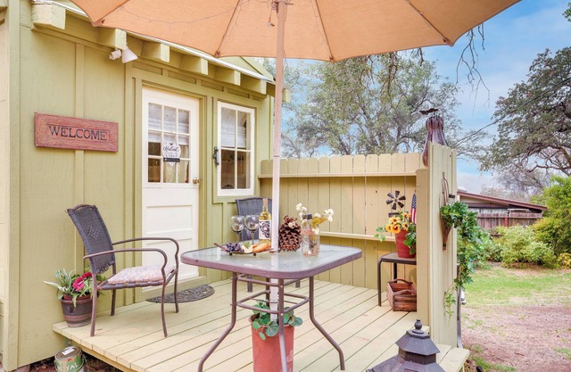 Charming Grass Valley Studio w/ Deck & Pond Access