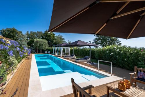 Charming Green and Blue Villa by Wonderful Italy