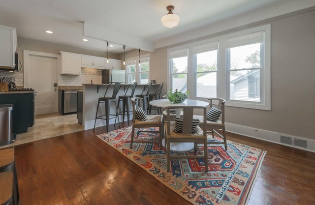 Encantador Grosse Pointe Flat en el pueblo, # 2