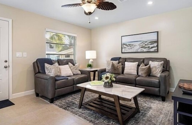 Charming Ground-Level Retreat at Sanibel Shore-Walk to the Beach