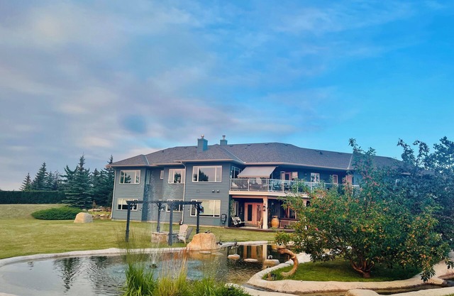 Charming Guest House with Beautiful Mountain View & Spa....Pet Friendly