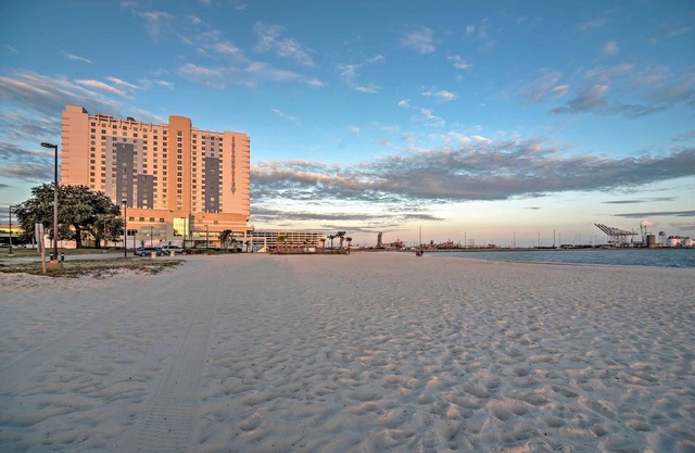 Charming Gulfport Getaway Only 3 Blocks to Beach!
