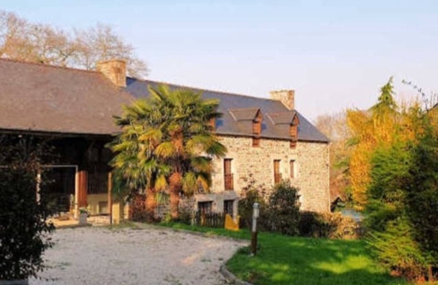 casa encantadora con piscina climatizada cerca de Dinan / Dinard / St Malo