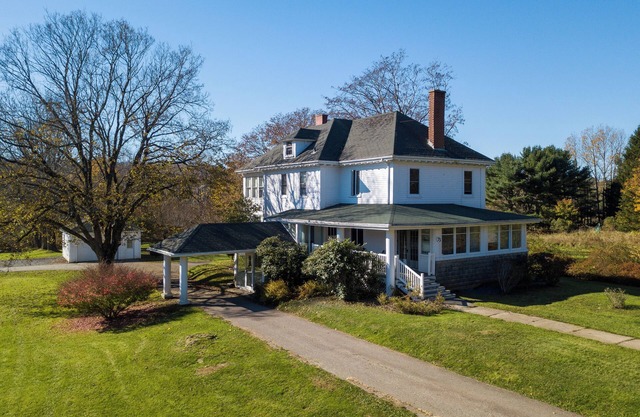 Charming Heritage Suite w/ Cozy Sunroom & Deck (Suite 1)