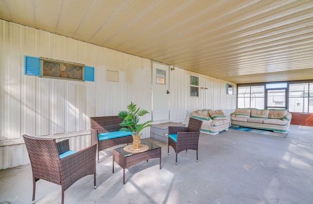 Charming Hernando Retreat w/ Screened Patio!