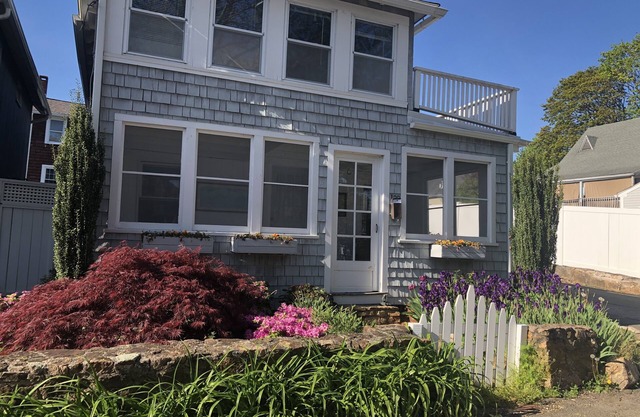 Histórico Cottage con Encanto, 130 pasos a la playa privada, capacidad Cinco, Pacífica
