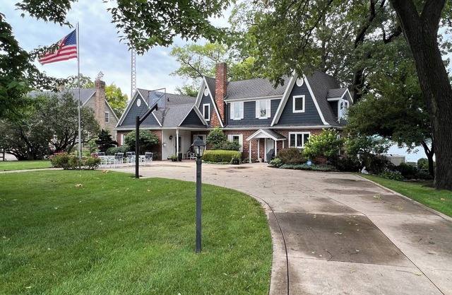 Charming & Historic Family Retreat on Syracuse Lake & Maxwelton Golf Course
