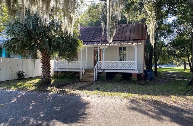 CHARMING HISTORIC HOME ON WOLFE STREET...IN SOGLO DISTRICT, DOWNTOWN AREA