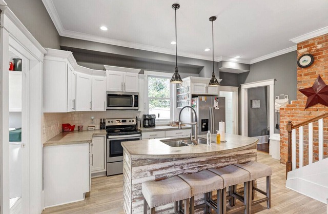 Charming Historic Home in Downtown Carthage – Walk to Coffee, Breweries & More!