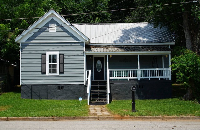 Charming historic home steps from downtown LaGrange