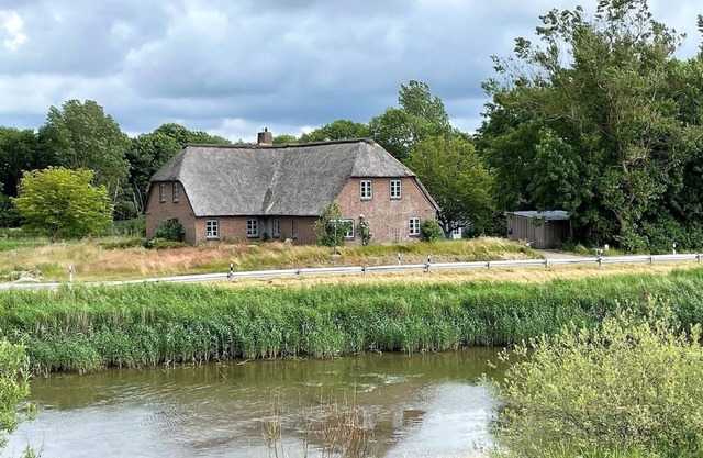 Charming Holiday Apartment in Reetdachhaus Bongsiel, Ockholm