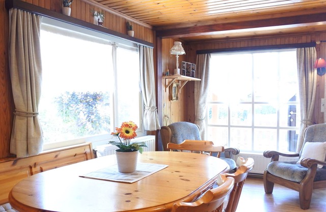 Encantador chalet de vacaciones ubicado en una finca privada con jardín vallado