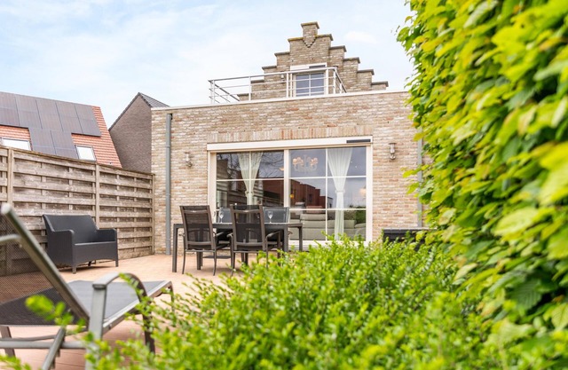 Charming holiday home with large private garden