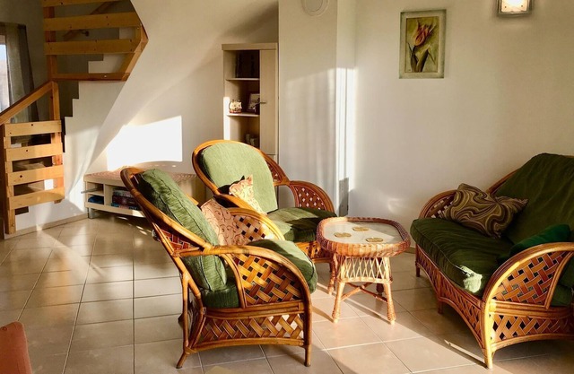 Agradable casa de vacaciones en Wolin con jardín