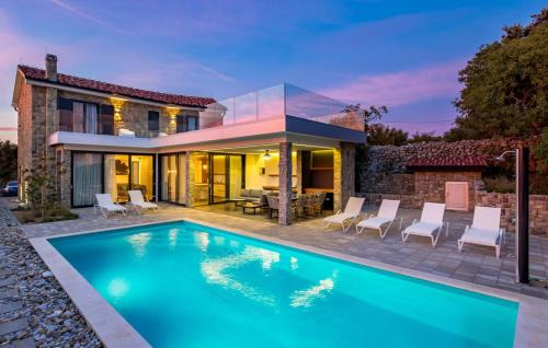 Charming Holiday Home with private heated pool