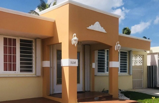 Charming Home Airport-Beach-Water Solar Panels