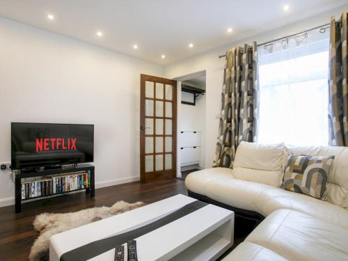 Charming Home - Free Parking - Private Garden Pass the Keys