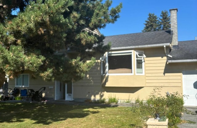Charming Home in Quiet, Convenient Neighbourhood-4 BR 2 Bath House