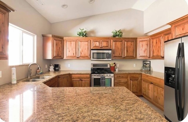 Charming home, large yard, garage, quiet neighborhood!