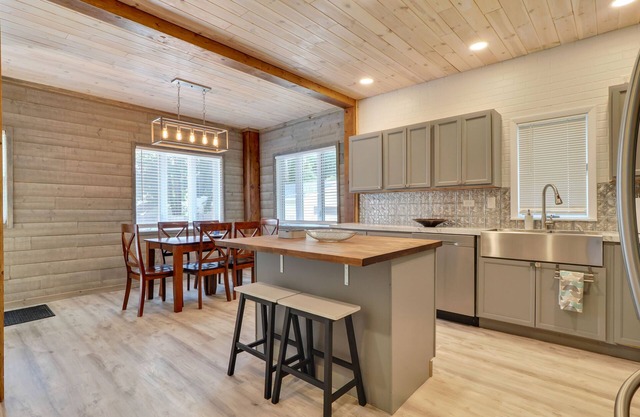 Charming Home Near Downtown and Golf Courses