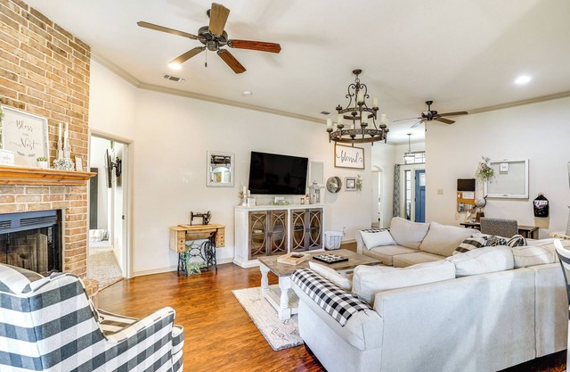 Charming Home w/ Chiminea in Weatherford!