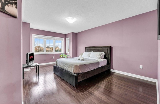 Charming Home with Airport and Toronto Nearby