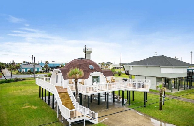 Charming Home with Huge Deck, Steps from the Beach