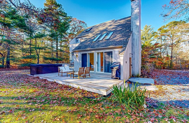 Charming home with private hot tub, firepit, deck, grill, outdoor shower, AC