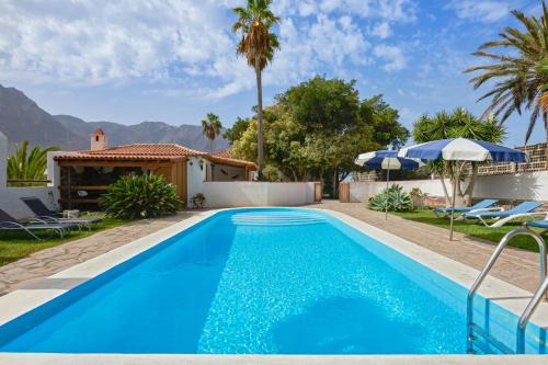 Charming house in Buenavista del Norte with shared pool