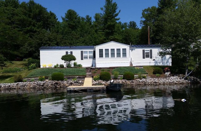 Encantadora casa a 13 pies del lago con impresionantes vistas al agua en alquiler