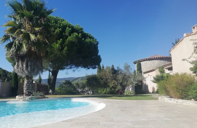 CASA CON ENCANTO Y SU TORRE, CERCA DE HYERES, 5 DORMITORIOS, PISCINA 10X5, JACUZZI
