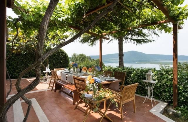 Charming house at lake near Rome: 650m asl, pool, view, WiFi, kayak canoe